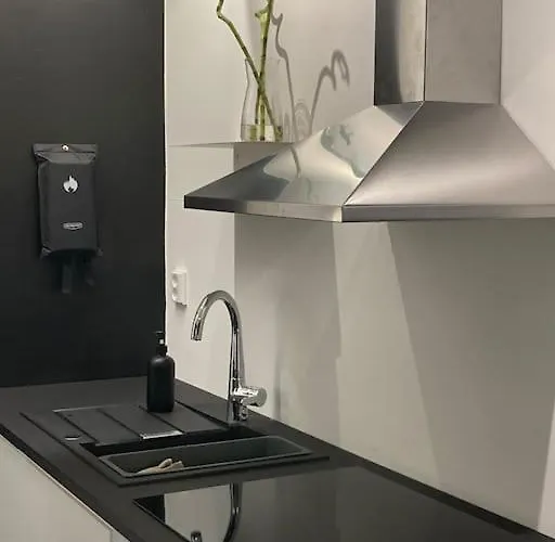 Apartment Chic Studio For Two Close To Metro *